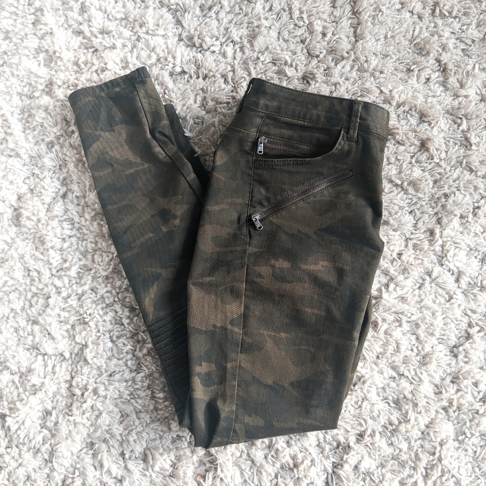Mid-Rise Skinny Camo Pants